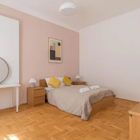 Apartament Quiet Central Near Heroes Square By Cavaland