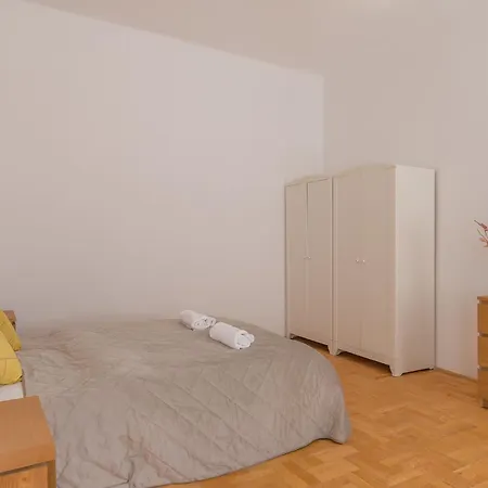 Quiet Central Near Heroes Square By Cavaland Apartament *