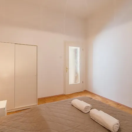 Quiet Central Near Heroes Square By Cavaland Apartament *